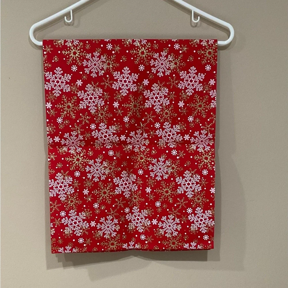 ☀️☀️☀️NWT Christmas Table Runner Black/White/Gold, 72”x 14”